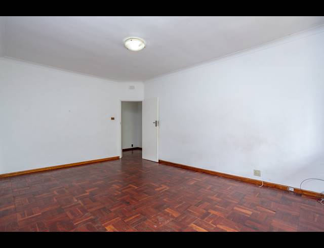 2 BEDROOM APARTMENT FOR SALE IN RONDEBOSCH
